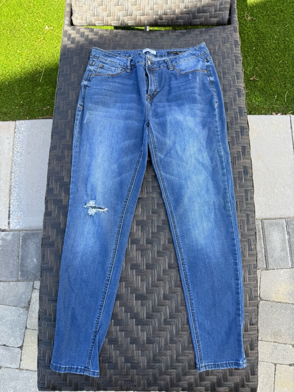 Kensie Medium Blue Skinny Jeans with Knee Distress